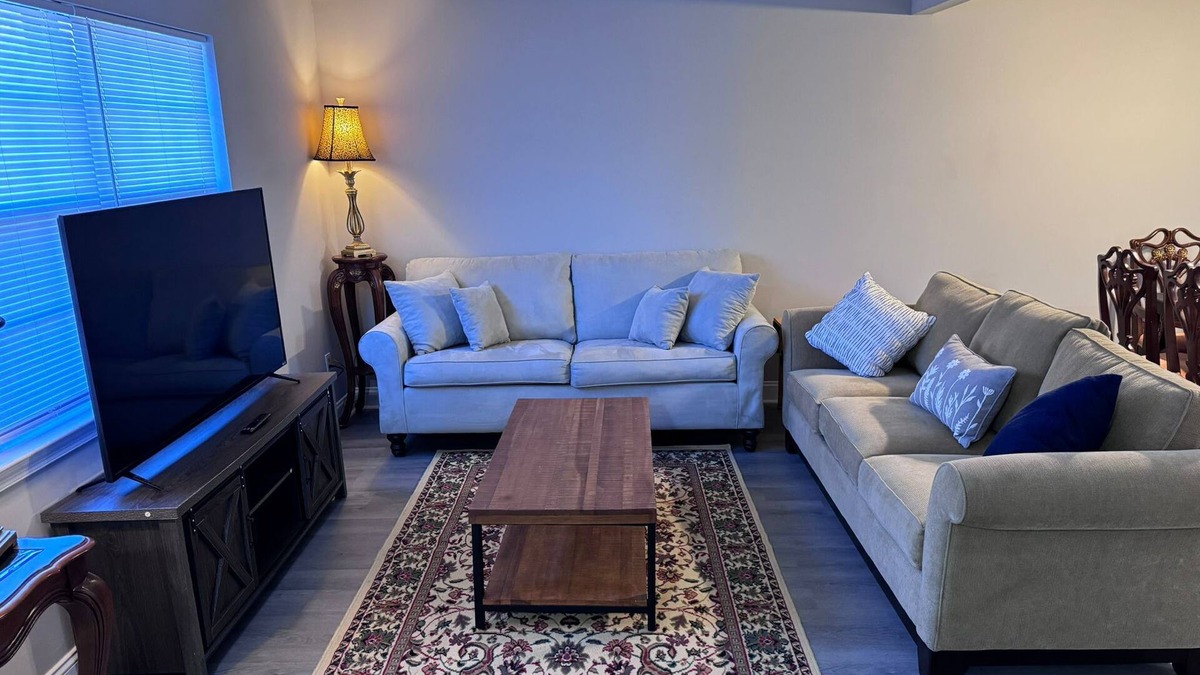 Charlotte House | 3 Bedrooms Town Home