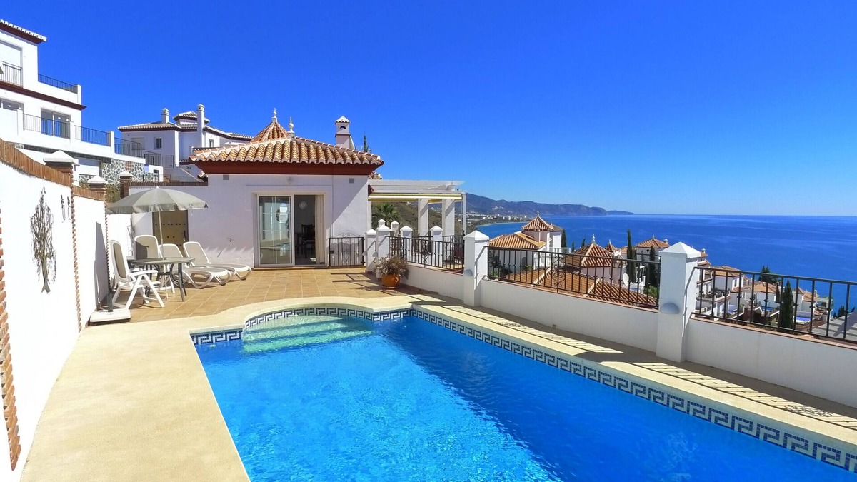Torrox Costa Villa | 3 Bedrooms | Villa Ladera | CG R999