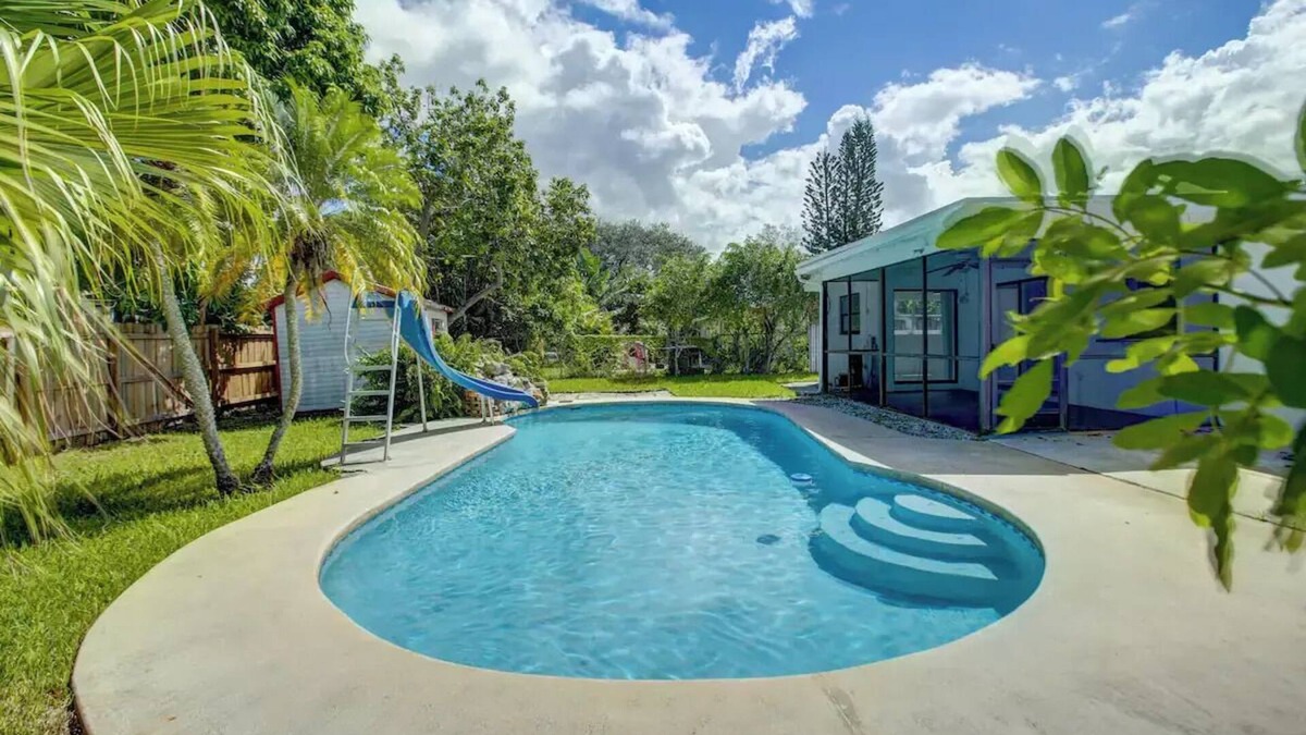 North Lauderdale House | 3 Beds 2 Baths Pool Home with Lots of Parking