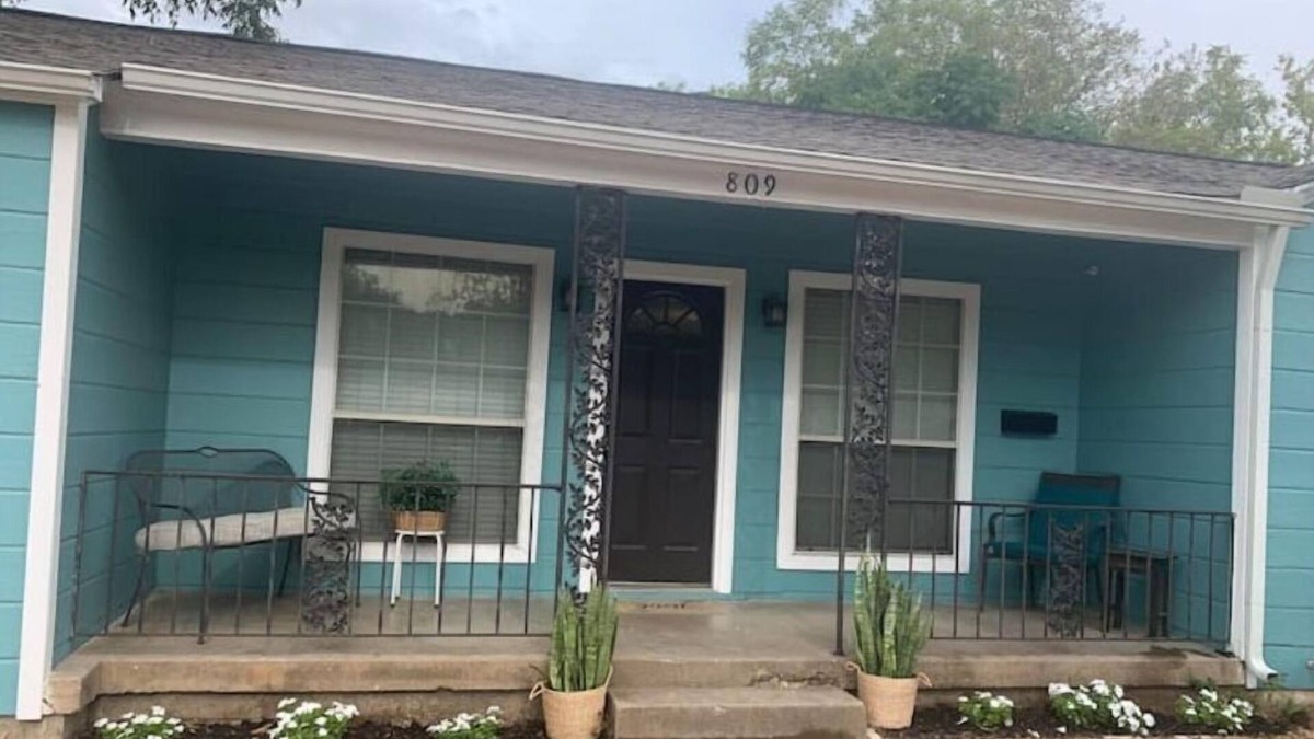 Arlington House | 3 blocks from AT&T Stadium 2 bedroom-sleeps 6