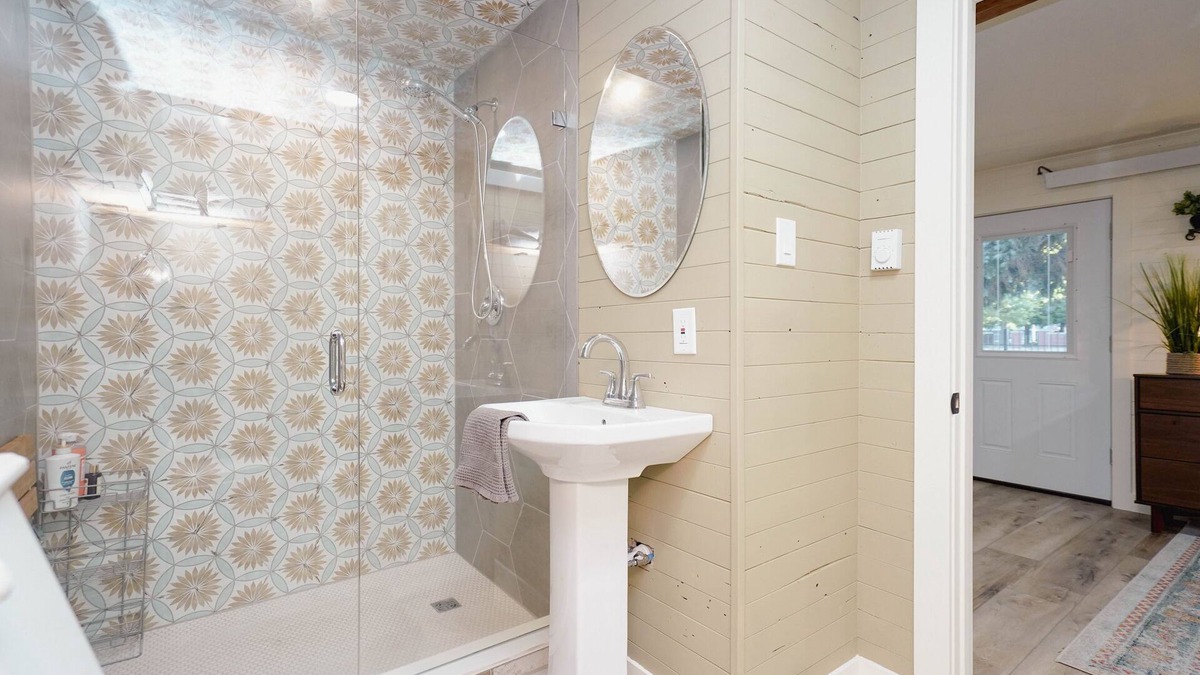 Loveland Apartment | 3 blocks from downtown, Pet Friendly. Natural Grocers, Awesome Shower