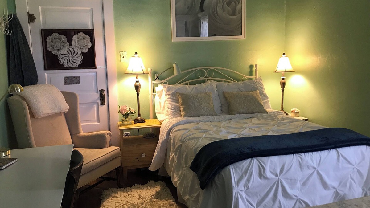 Whittier Apartment | 3 Blocks to City Park, DMNS, 5 minute drive to DBG, Convention Center downtown!