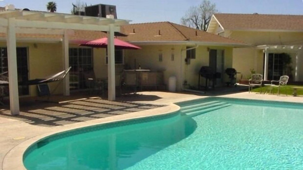 East Hemet House | 3 BR/2 BA Hemet- Private Yard & Pool-1 Story-Clean & Comfort.