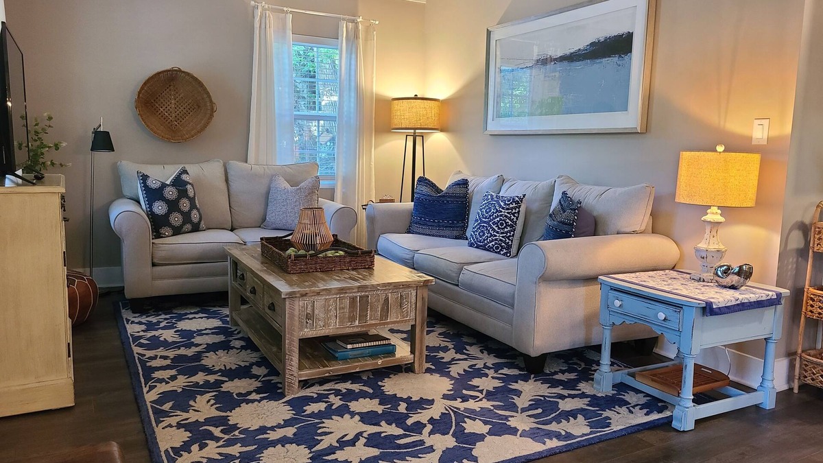 Northwest Quadrant Cottage | 3 BR/2 Bath Historic District~ 7 Bl to Downtown~20 mins to BEACH/Pass INCL