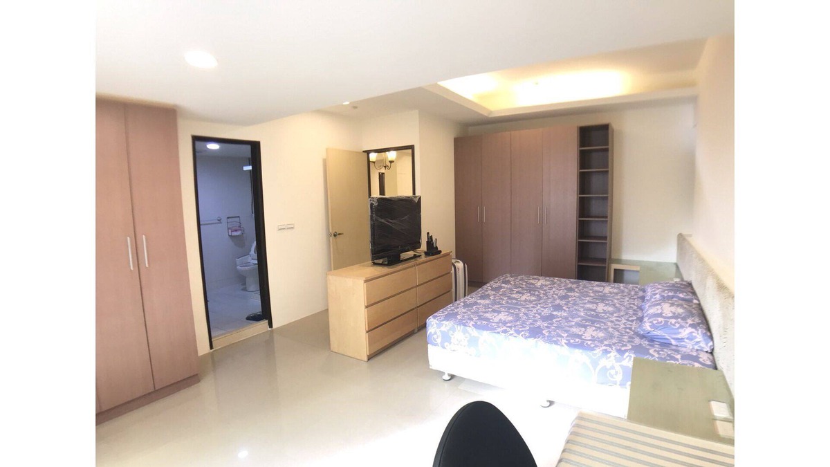 Zhongshan Condo | 3 BR 2 Baths apt huge balcony close Min Quan W. Rd