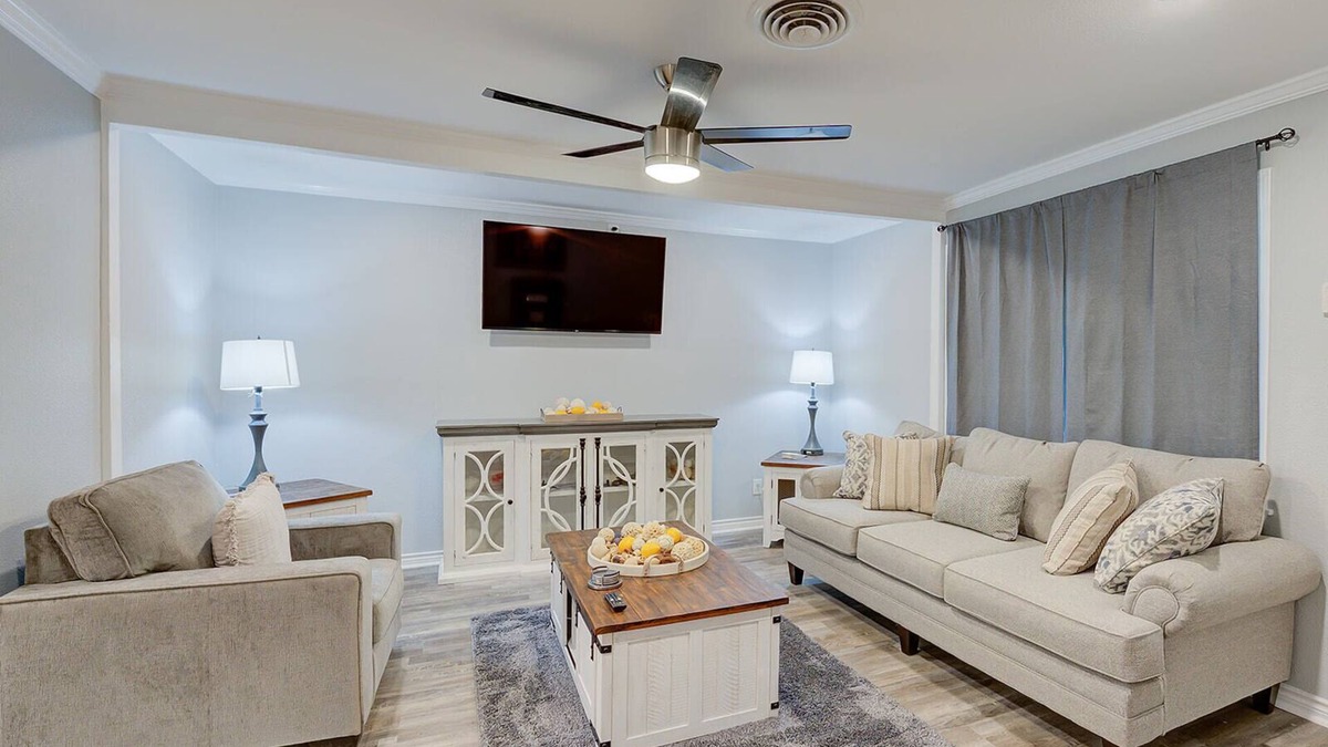 Springlake House | 3 BR/3BA- 2 King size BR and 1 double bed, suite style BR. Double BR = 2 beds.