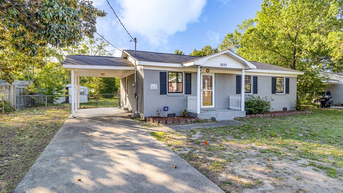 South View House | 3 BR Family Friendly Rambler