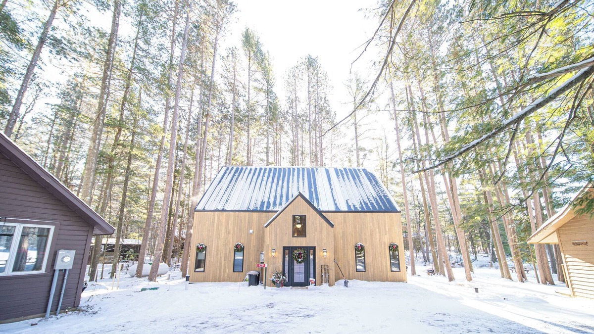Manitowish Waters Cabin | 3 BR l Lakefront Cabin l Skiing I Snowmobiling