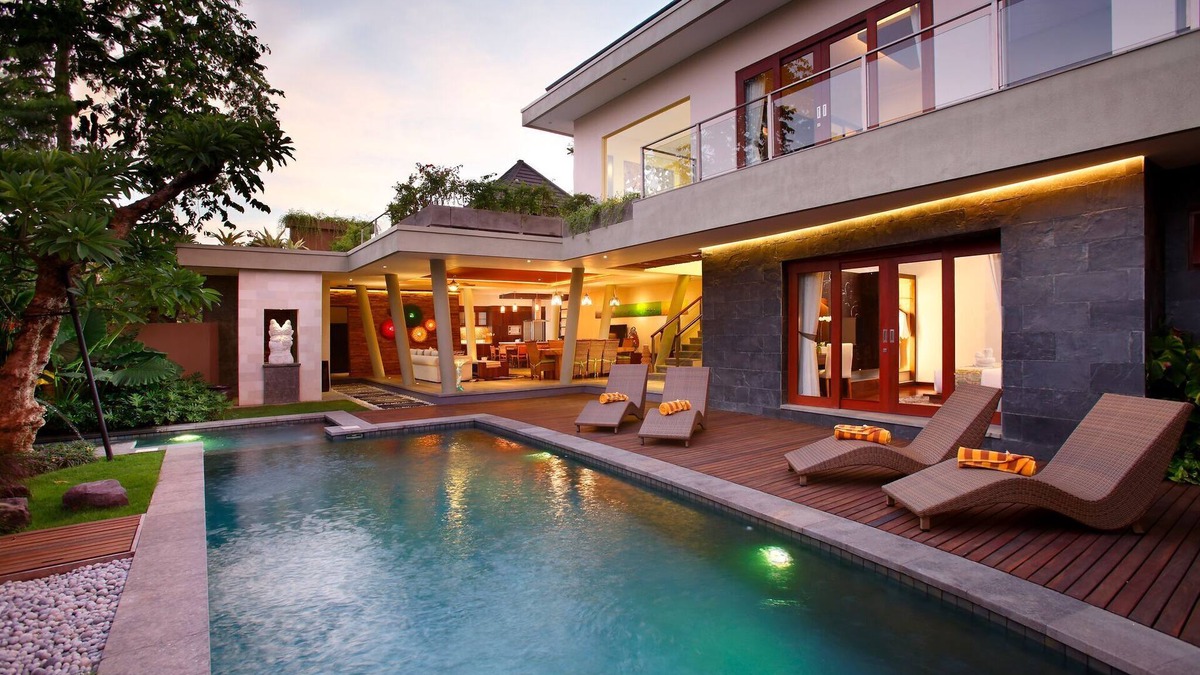 Nakula Villa | 3 BR Private Pool Villa, 5 mnts walking to the beach and Seminyak shopping area