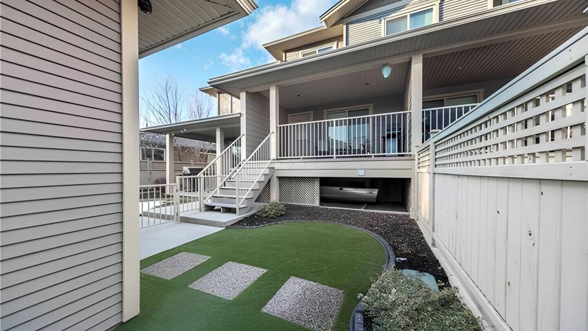 North End House | 3 Br Townhouse Downtown Kelowna