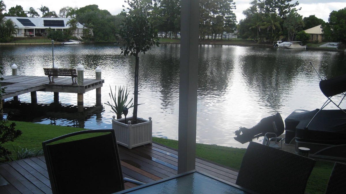 Ellis Beach Apartment | 3 Brm Waterfront Apartment