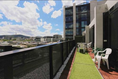 Canberra City Centre Apartment | 3 BRs topfloor view@Heart of Canberra free parking