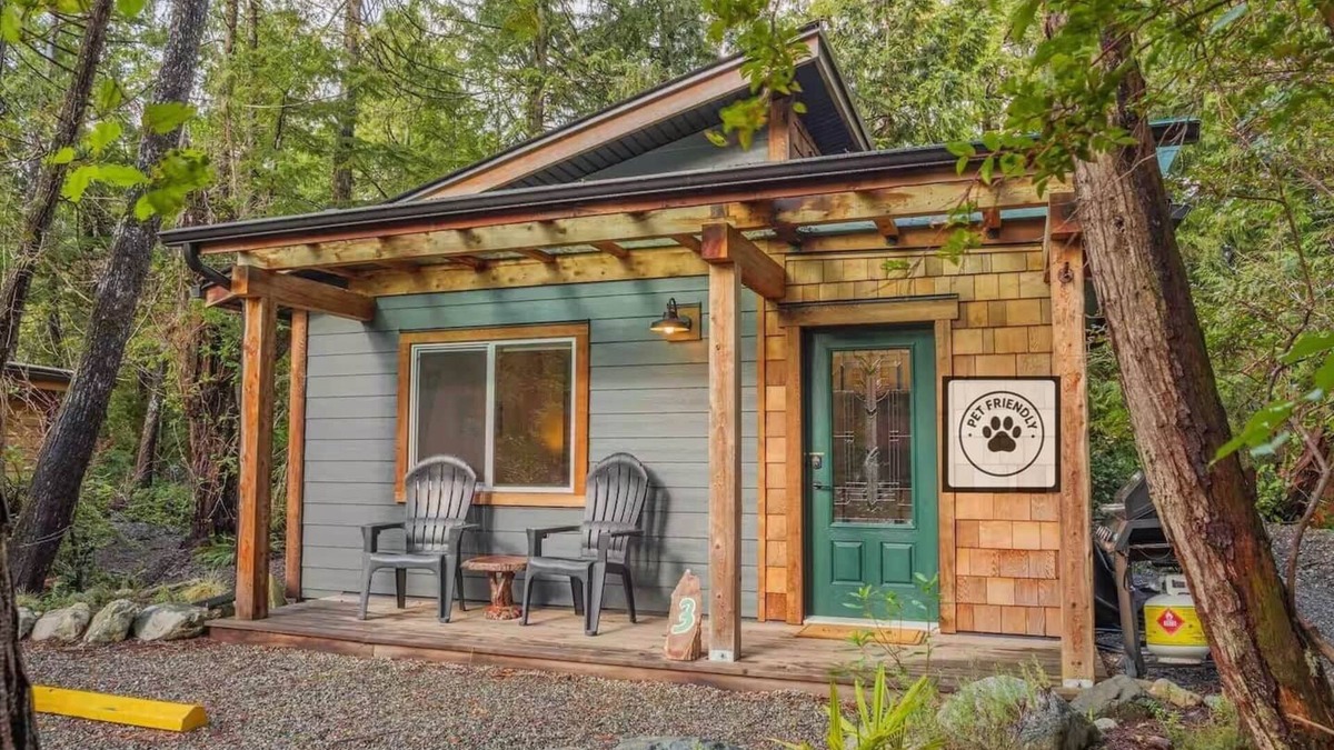 Ucluelet Cabin | #3 CABIN COUPLES KING BED HOTTUB BEACH