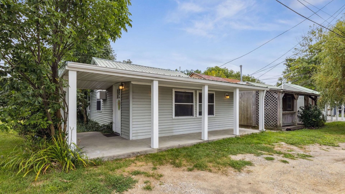 Geneva-on-the-Lake House | 3 Charming Cottages on GOTL Strip - Sleeps 10