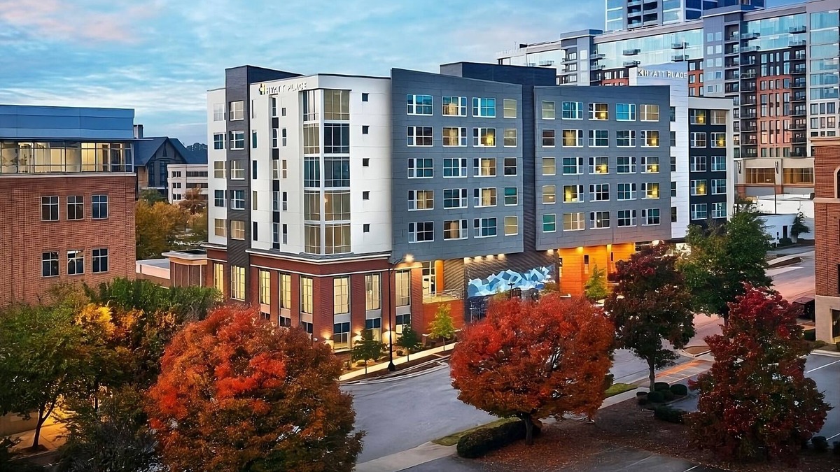 Greenville Downtown Hotel | 3 Comfortable Units, Comes with 24 Hour Gym! Minutes walk to Peace Center