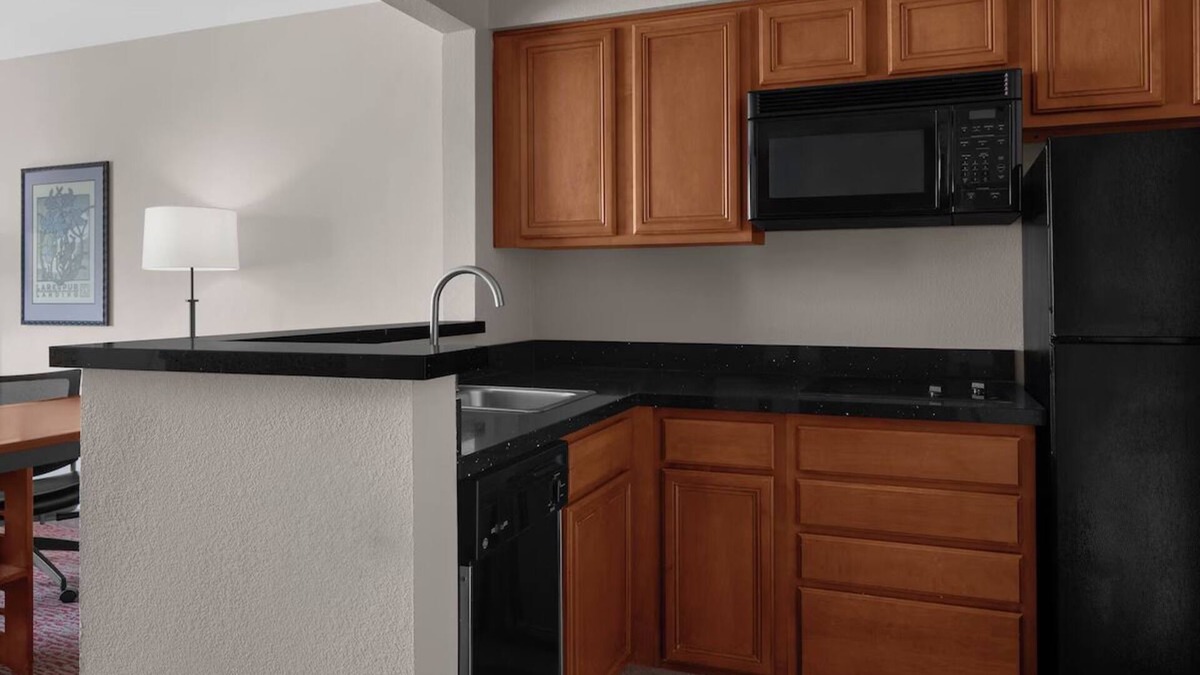 East Roseville Parkway Hotel | 3 Convenient Units, Kitchen! Pets Allowed! Close to Westfield Galleria!