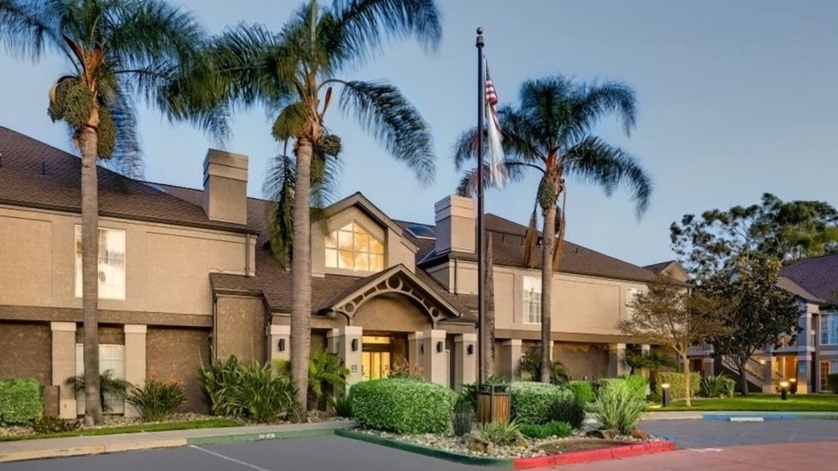 Sunnyvale Hotel | 3 Cozy Rooms w/Coffee Maker, Microwave, & Complimentary Breakfast!