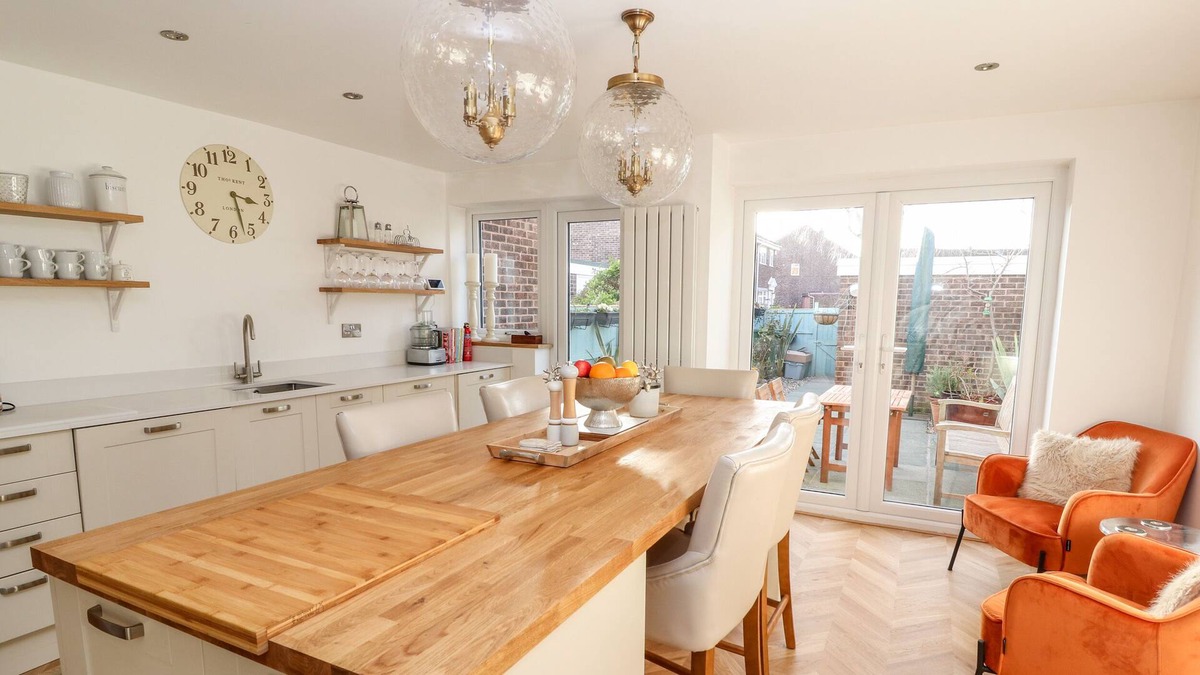 Chester House | 3 EATON MEWS, family friendly, character holiday cottage in Chester