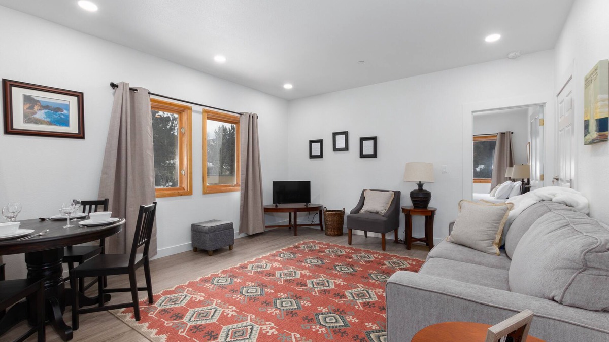 Mammoth Lakes Apartment | #3 EV charging - easy access to slopes/restaurants