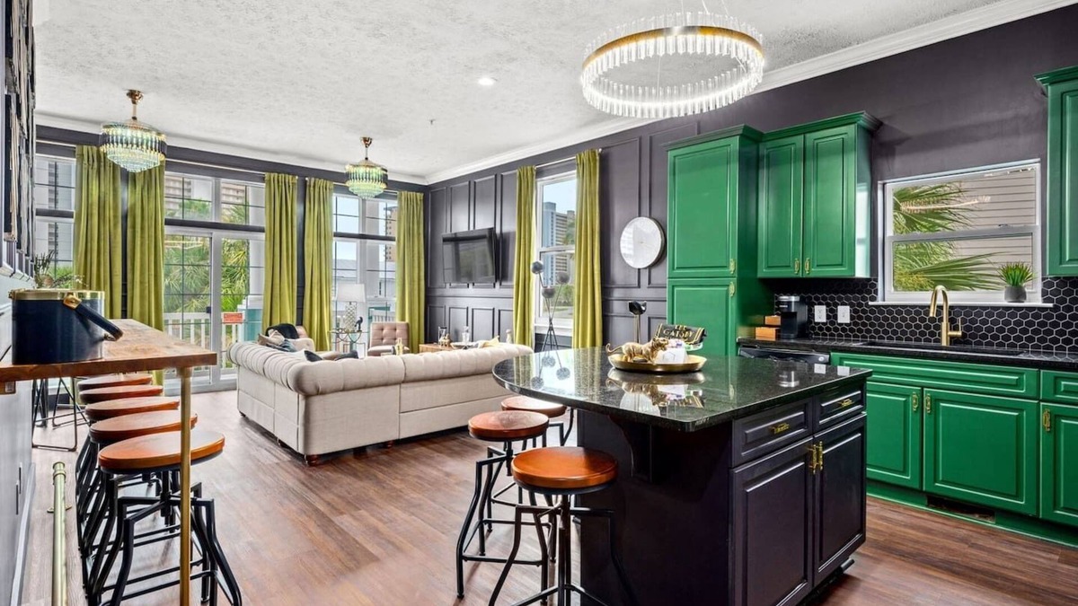 Long Beach House | 3 Family Units | 15 Bedrooms | Walk to Beach