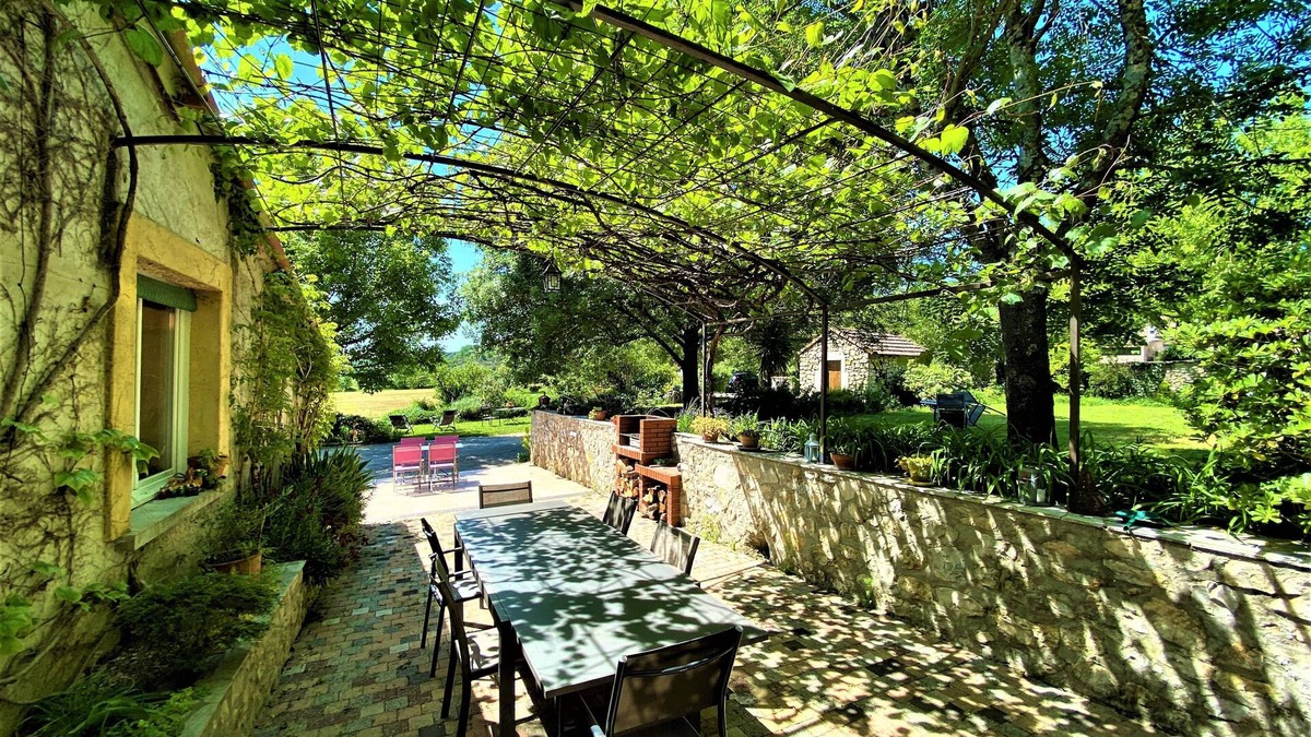 Villeneuve-de-Berg House | 3* group gîte, 15/19p, park, 110m2 reception room/semi-pro kitchen