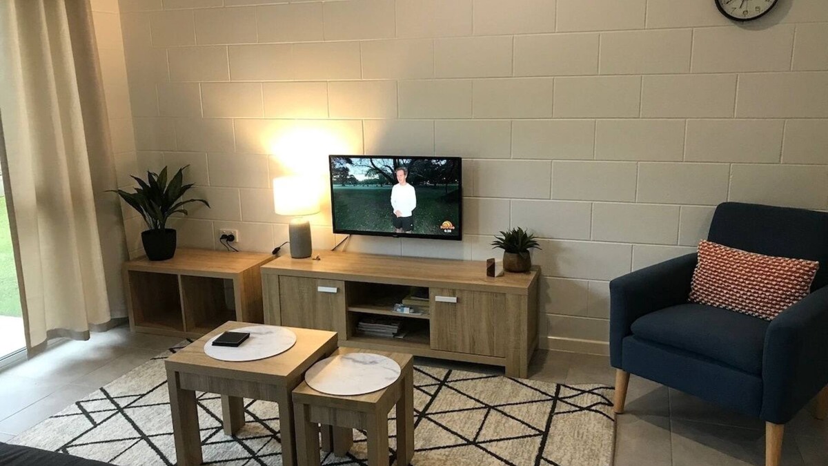 Hermit Park Apartment | #3 Haven on Hughes 2BR Clean Peaceful Close to City