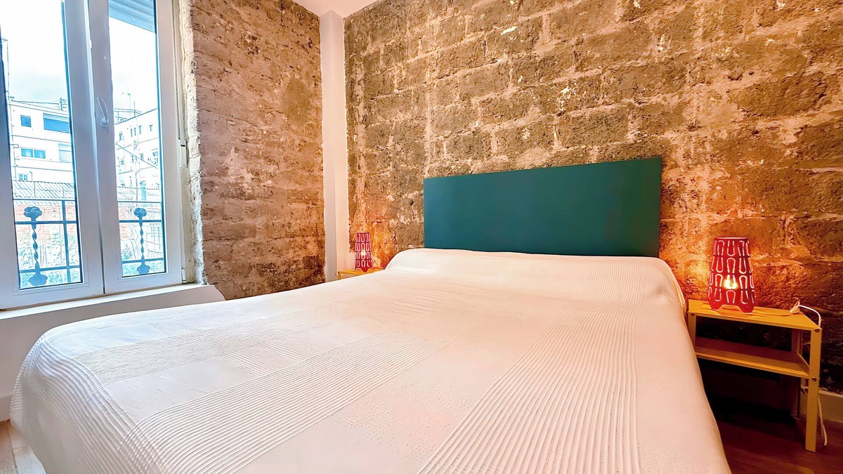En Corts Apartment | 3 independent loft with shared swimming pool in the center of Valencia