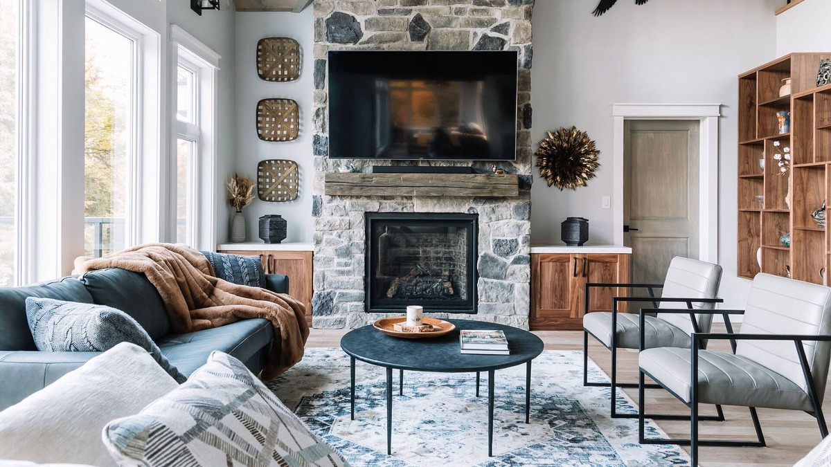 Dysart et al Cottage | 3 King Bedrooms w/3 ensuites and 7-person Hot Tub