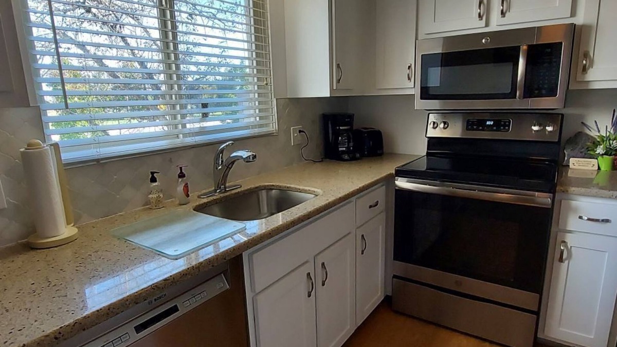 Cedar Condo | 3 king master suites, 4 bed 4 bath, outside heated pool, between Leland and GA