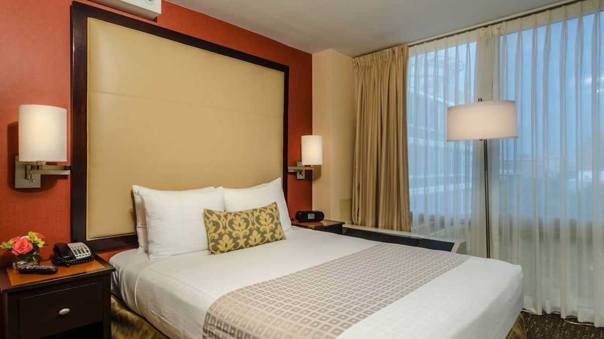 Dupont Circle House | 3 King Units Near Dupont Circle, Pets are Welcome, Relaxing City Views