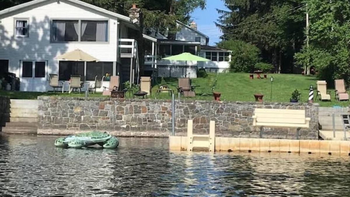 Lakeside House | 3 Lake Cottages , Waterfront for 25 Guests