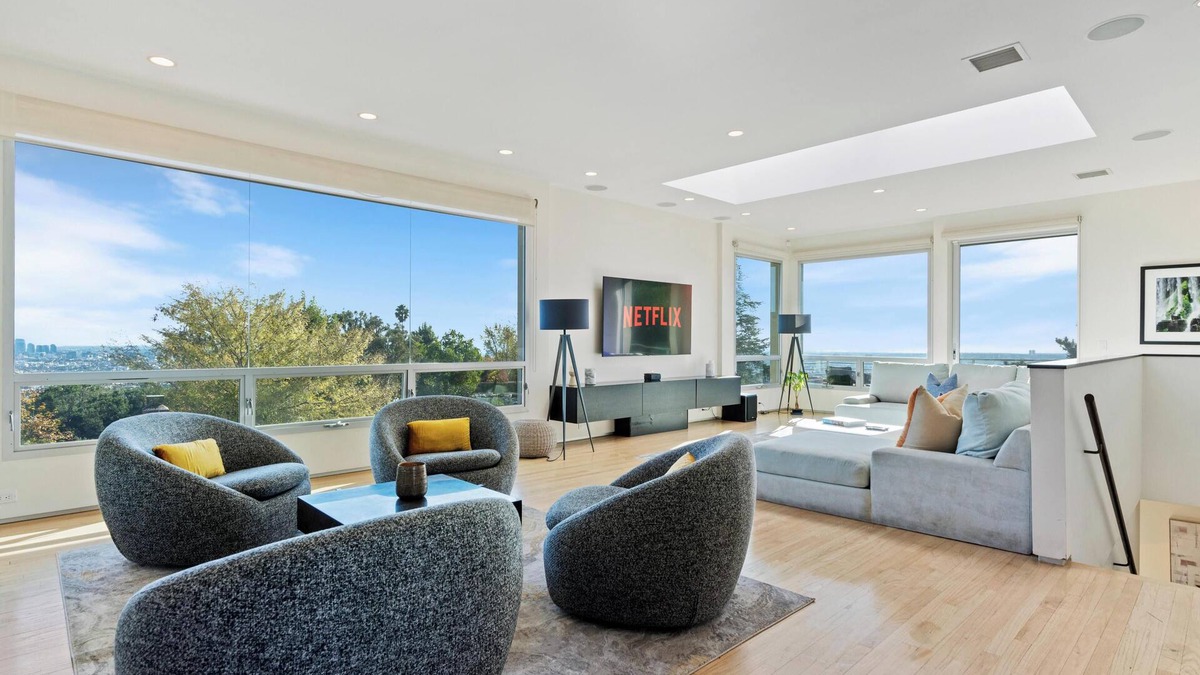Hollywoodland House | 3-Level Luxury Getaway with 360 City Views