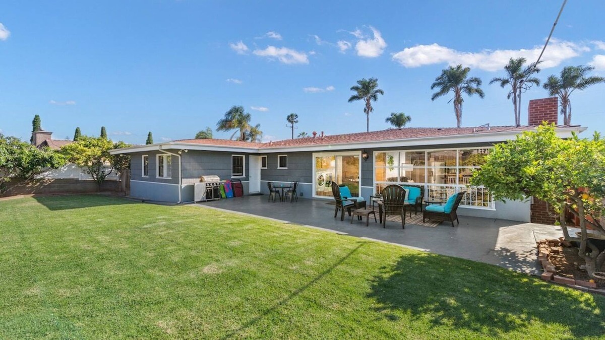 National City House | 3 Living Rooms | Spacious | Family-Friendly