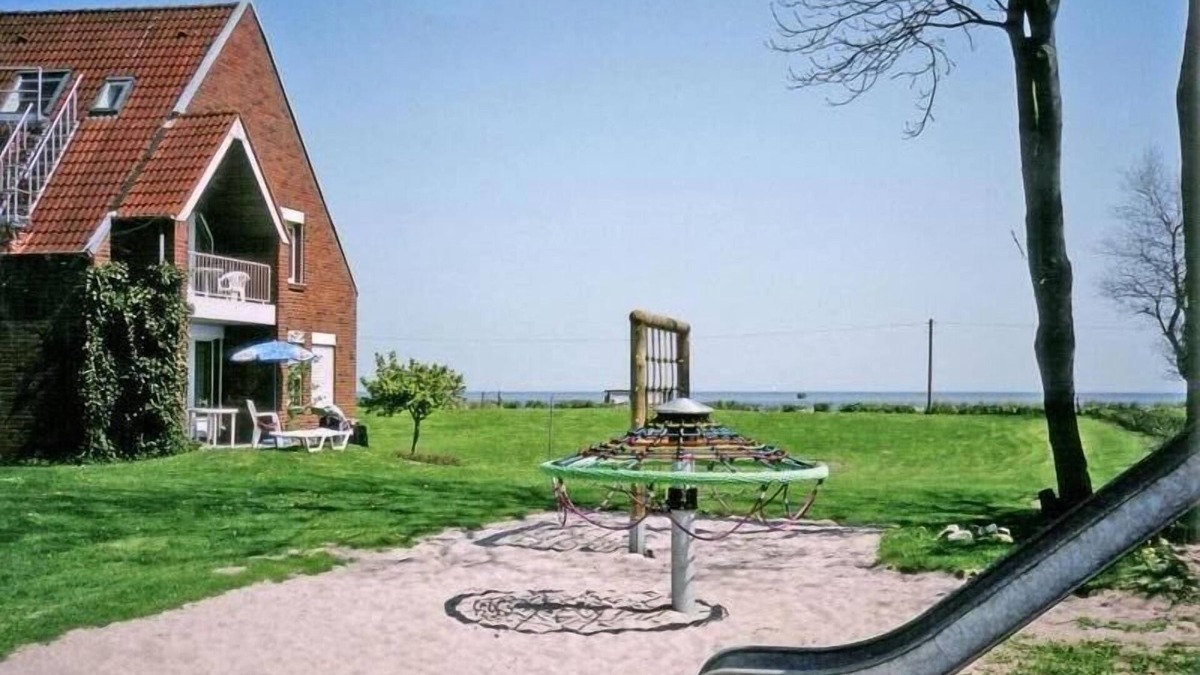 Kronsgaard Apartment | 3 * LOGENPLATZ; SUNNY SEA VIEW TERRACE APARTMENT, SWIMMING POOL/SAUNA, BEACH BASKET