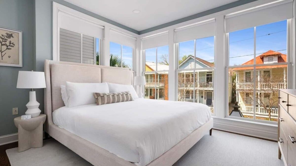 Cannonborough Elliotborough Villa | 3 Luxury Houses w/Patios | 1 Block from King St