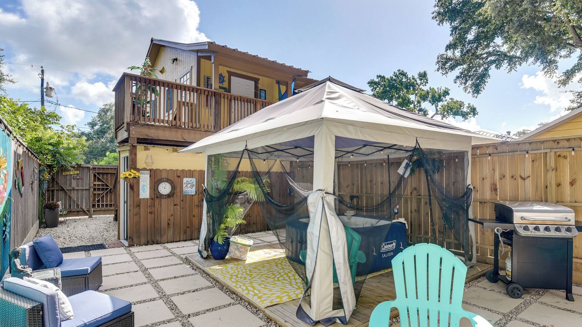 Bacliff Apartment | 3 Mi to Boardwalk: Bacliff Apartment w/Hot Tub