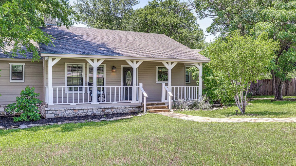 Boerne House | 3 Mi to Boerne Lake: Getaway w/Deck & Yard!