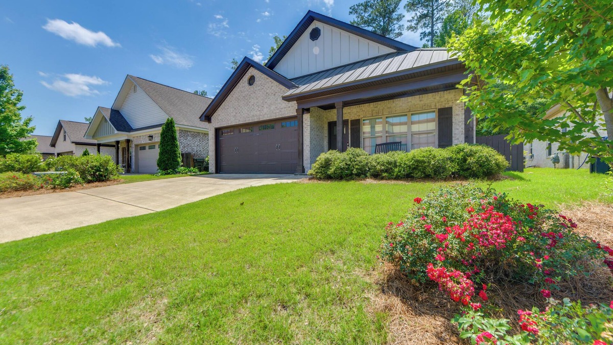 Auburn - Opelika House | 3 Mi to Campus: Auburn Home w/Deck + Fire Pit