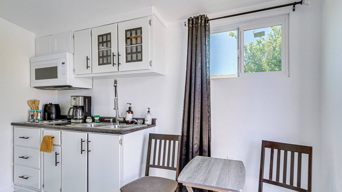 Coachella Apartment | 3 Mi to Coachella: Quaint Studio w/Shared Yard!