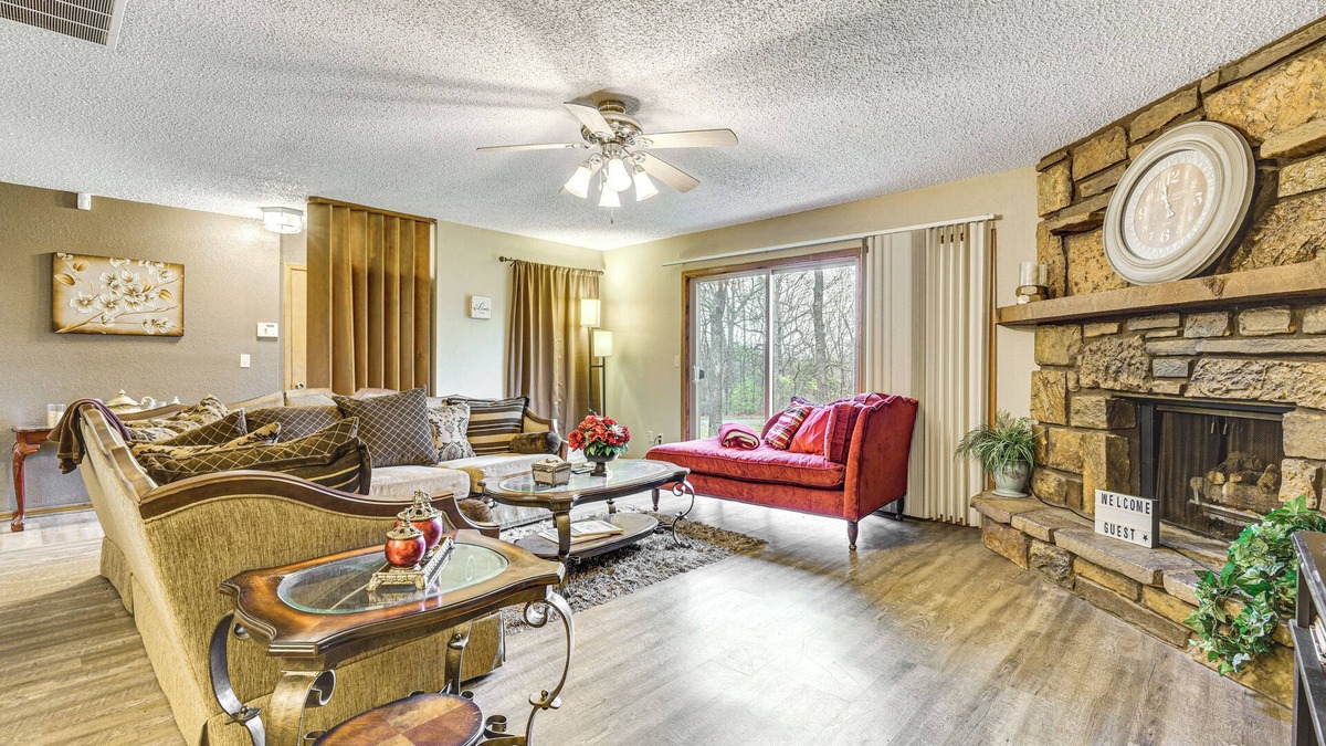 Tulsa Condo | 3 Mi to Downtown Tulsa: Cozy Retreat!