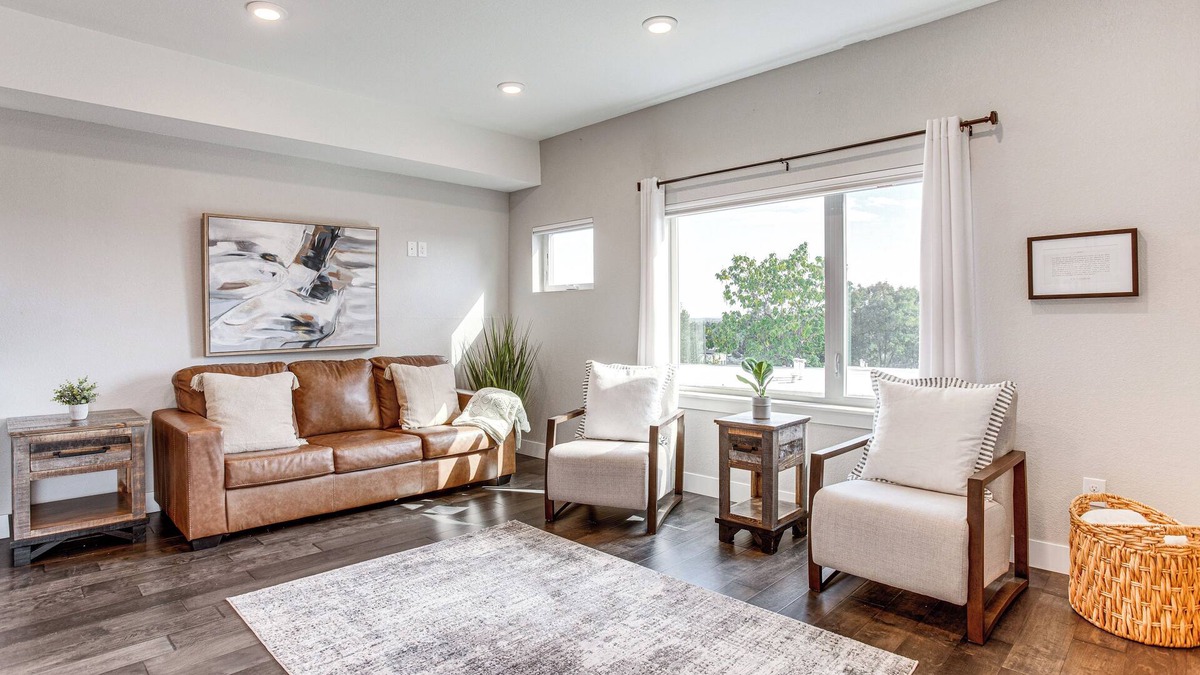 West Colfax House | 3 Mi to Dtwn Denver: Scenic Townhome w/Deck!