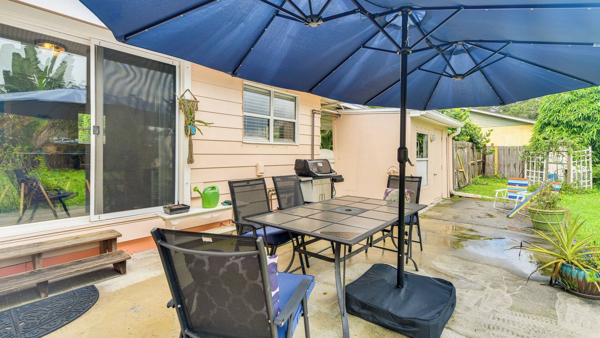 Southgate House | < 3 Mi to Dtwn: Pet-Friendly Sarasota Stay w/Yard