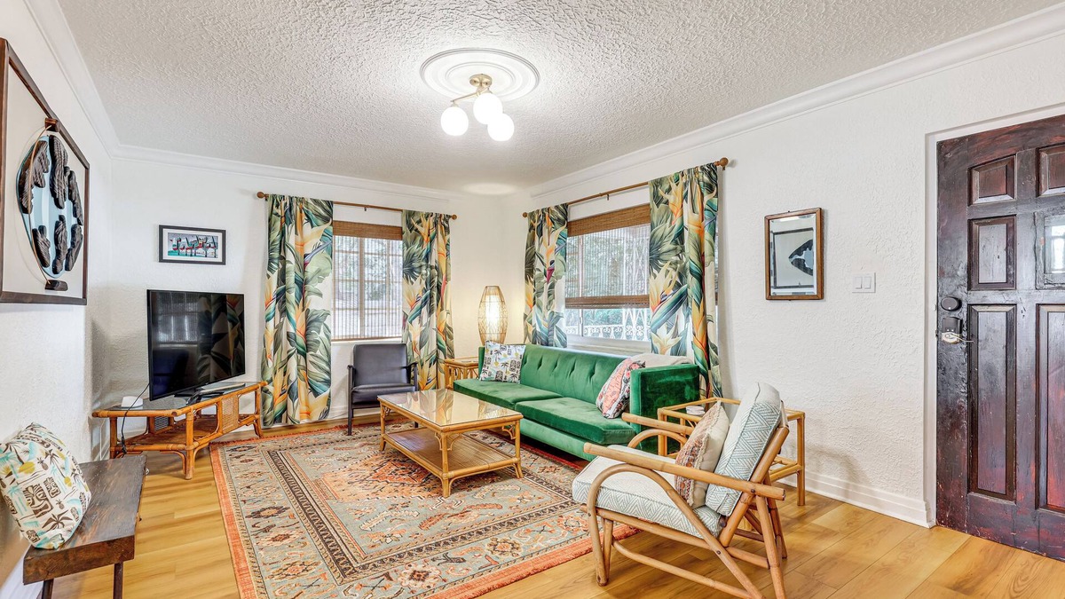 Tampa Cottage | 3 Mi to Dtwn: Tampa Cottage w/Fire Pit!