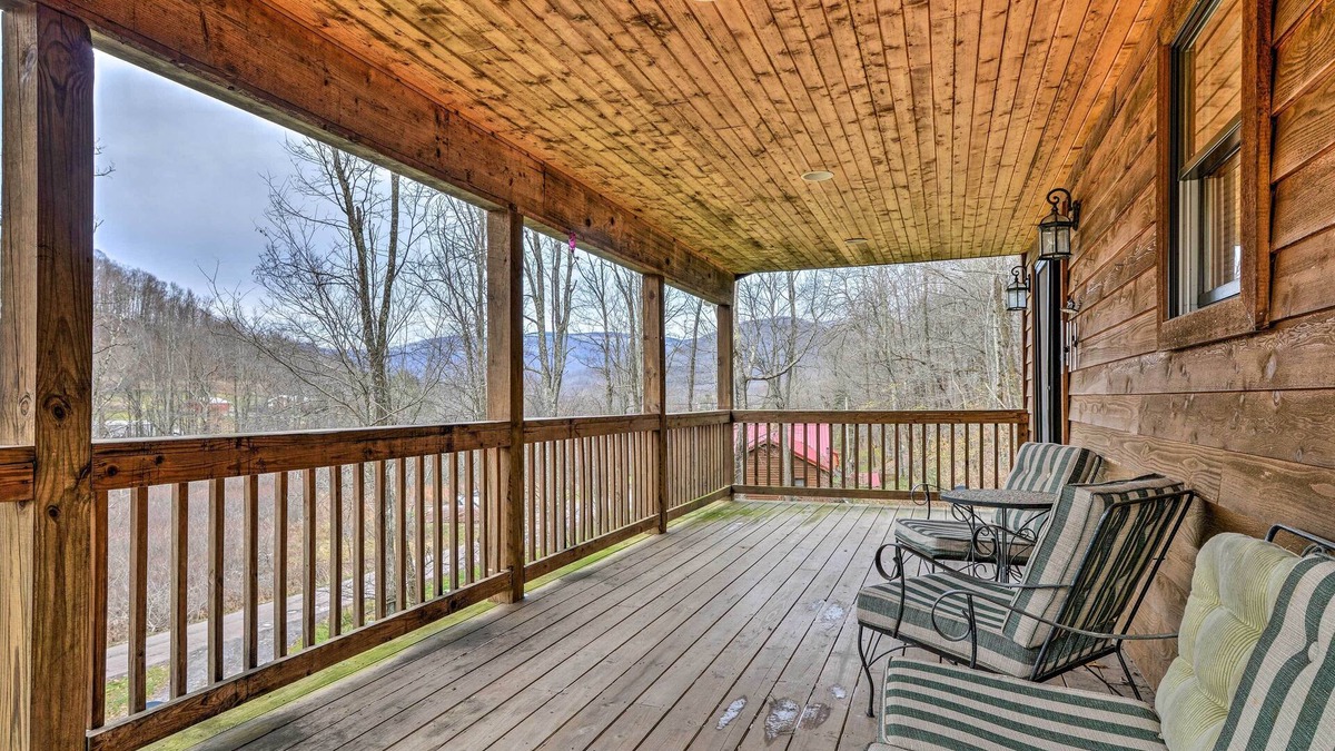 Snowshoe Cabin | 3 Mi to Snowshoe Resort: Cabin w/Hot Tub
