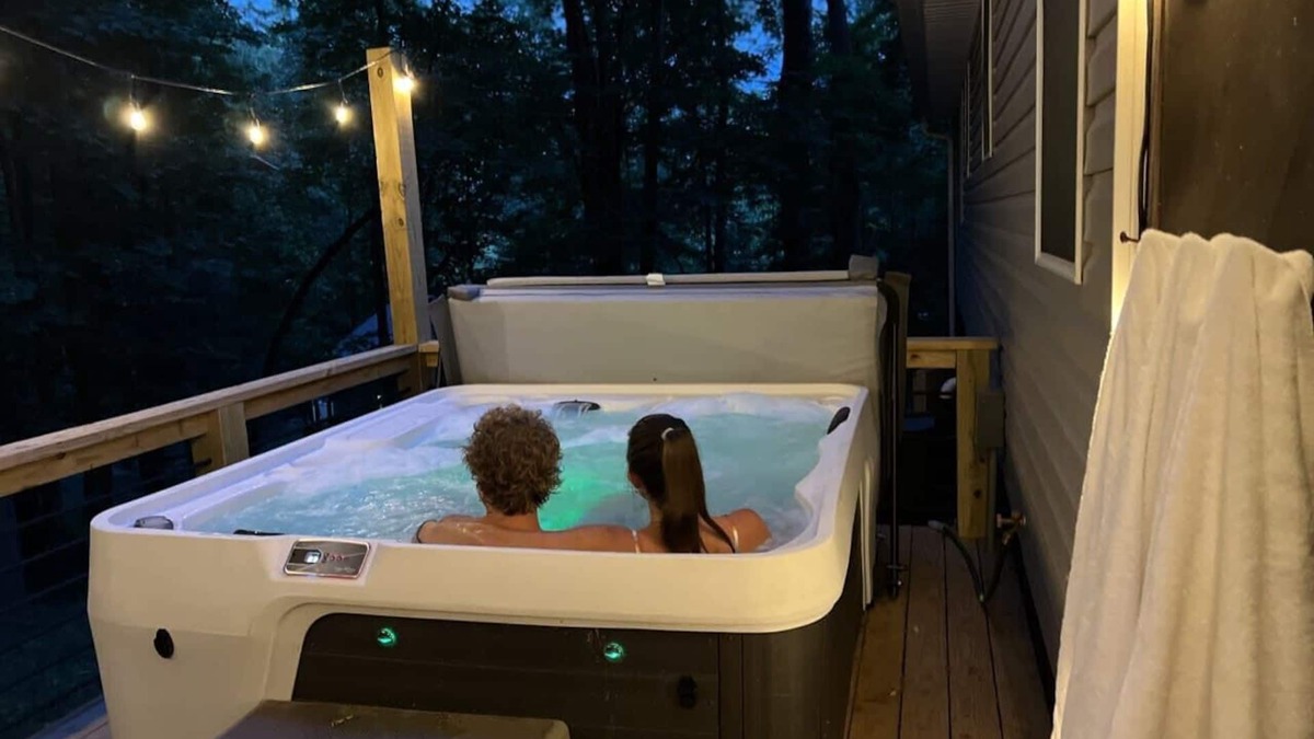 Ellijay Cabin | < 3 miles to Downtown, Hot tub and Firepit/Cabin