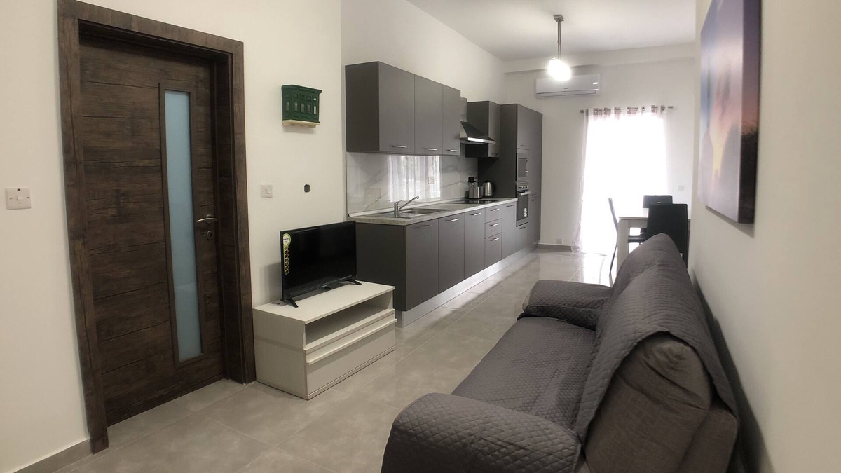Gzira Apartment | 3 min Away from Seafront : 2 Bed Apartment