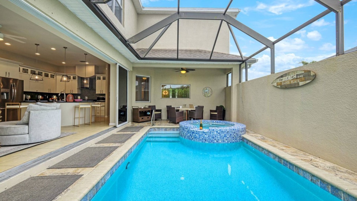 Naples Park House | 3 Min To Beach/Dining - Pool/Spa 10ppl Lux Fam Home