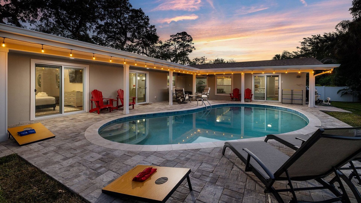 Harbor Bluffs House | 3 Mins to Beach~ Heated Pool~ Ping Pong~Pool Table