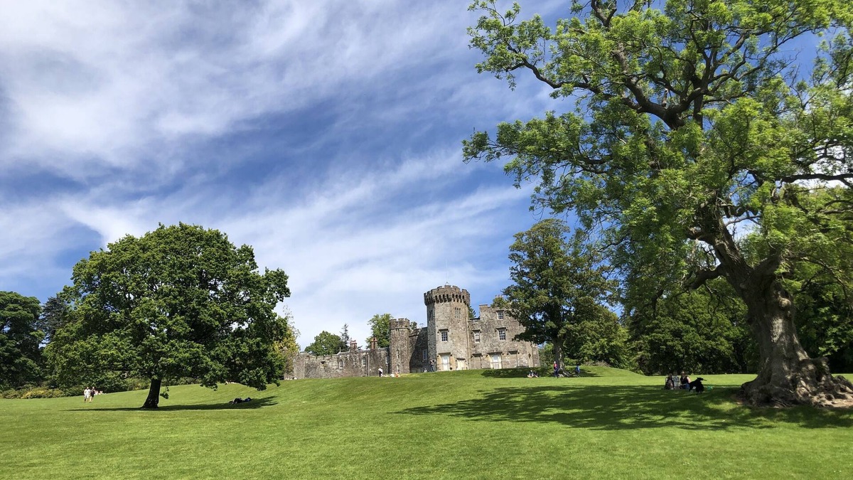Alexandria Apartment | 3 Minutes from Loch Lomond, dog friendly.