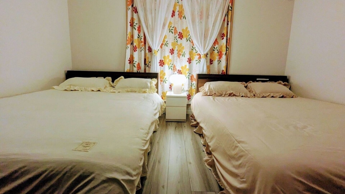 Kita House | 3 minutes walk from Kita-Akabane Station, 10 minutes to Ikebukuro and 12 minutes to Shinjuku by train.